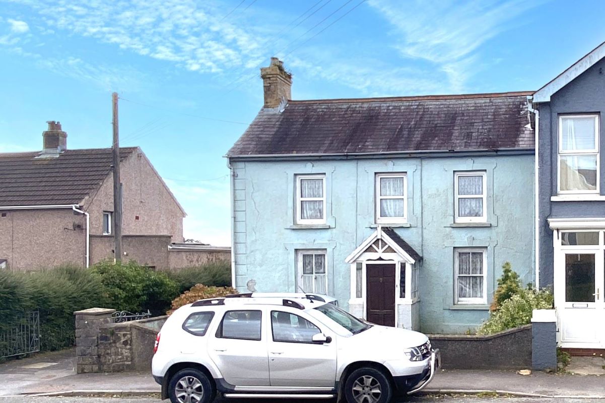 Property for Auction in London - Plasmarl, Clynderwen, Dyfed, SA66 7NE