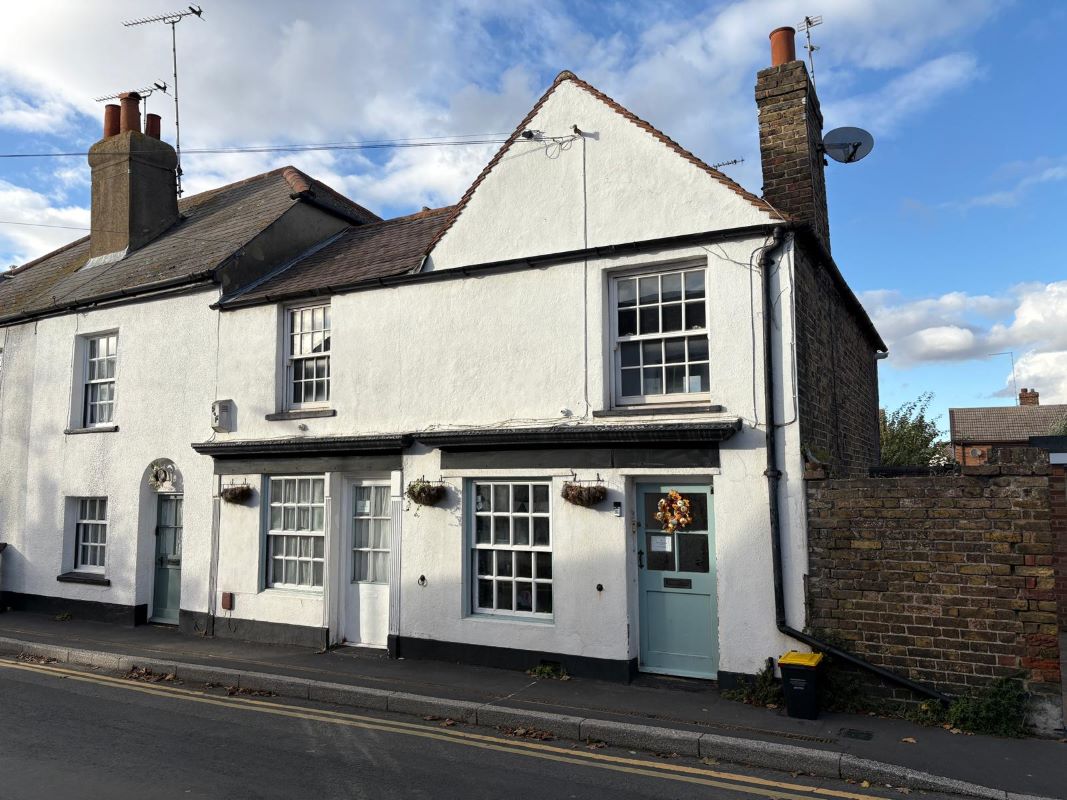 Property for Auction in East Anglia - 4A High Street Great Wakering, Southend-On-Sea, Essex, SS3 0EQ