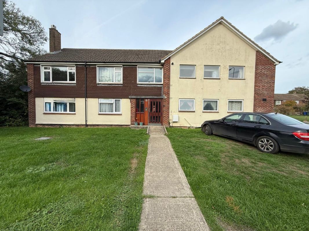 Property for Auction in South West - 4 Lodden Close, Bicester, Oxfordshire, OX26 2AZ