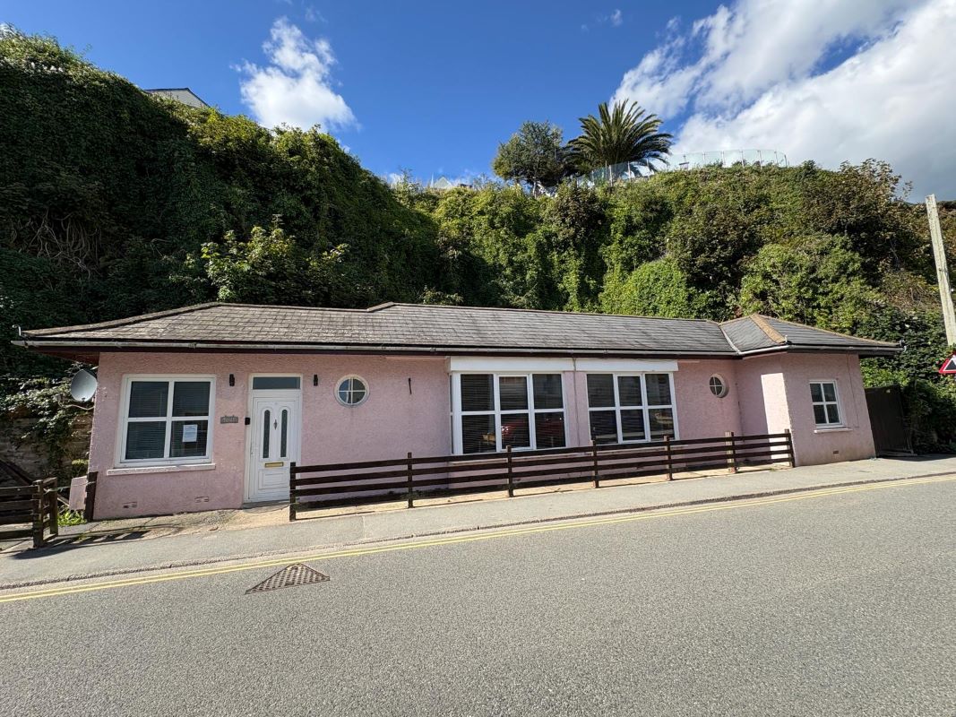 Property for Auction in Wales - Smugglers Cottage The Strand, Saundersfoot, SA69 9ET