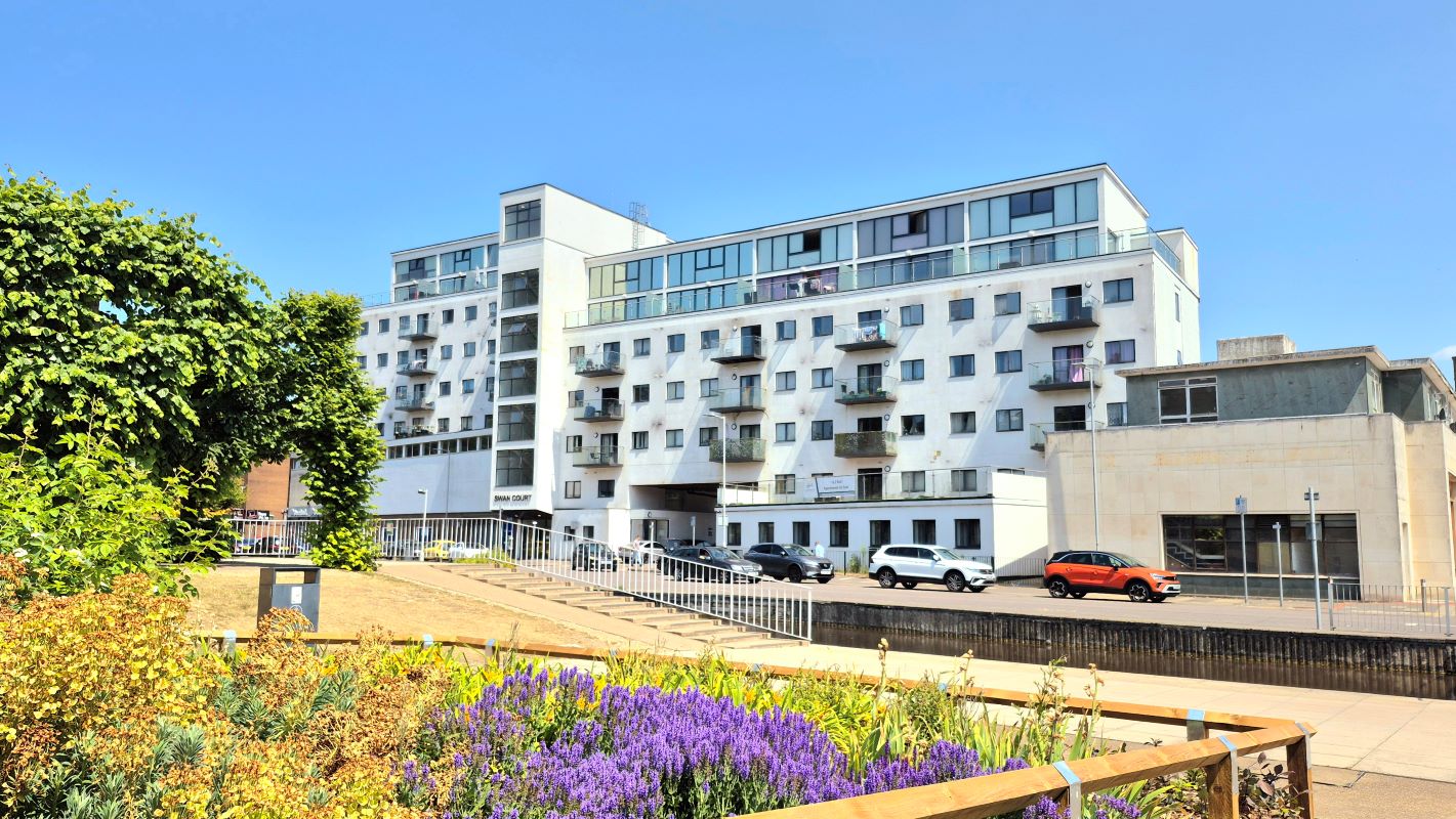 Property for Auction in Bedfordshire and Buckinghamshire - Flat 29 Swan Court, Hemel Hempstead, Hertfordshire, HP1 1DS