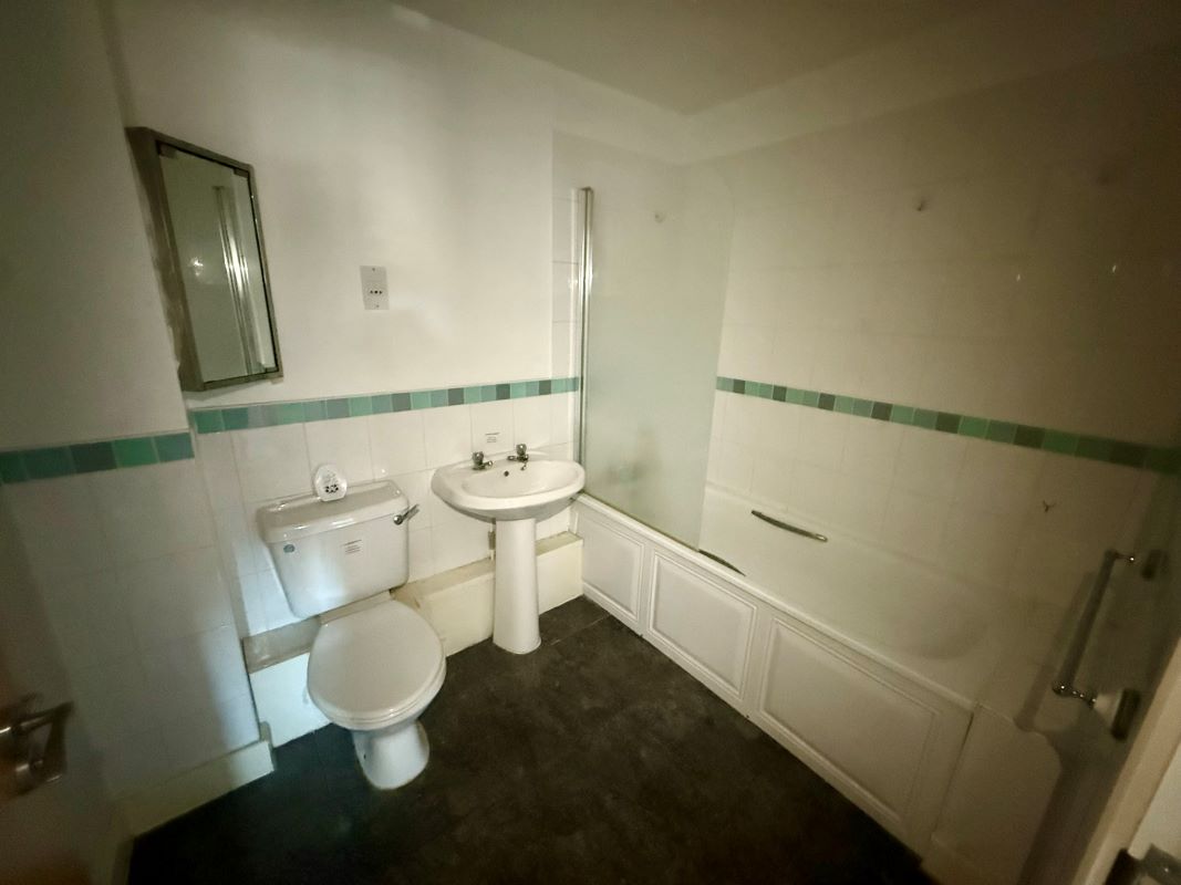 Windsor Court, Newcastle, Staffordshire, ST5 1NY - Online Auctions