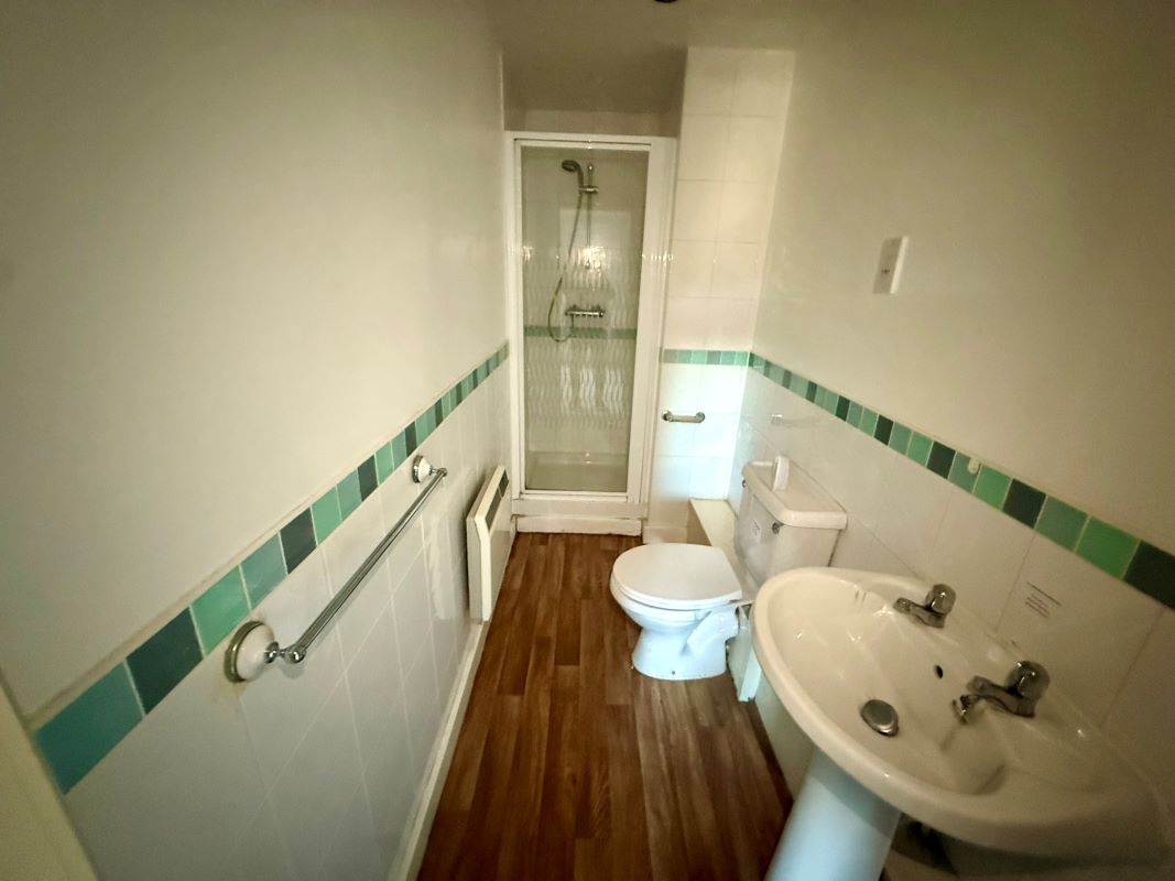 Windsor Court, Newcastle, Staffordshire, ST5 1NY - Online Auctions