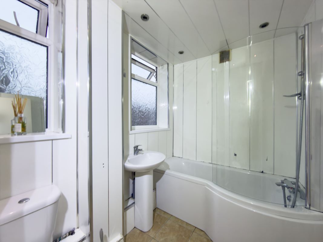 South Shields, Tyne And Wear, NE33 4QZ - Online Auctions