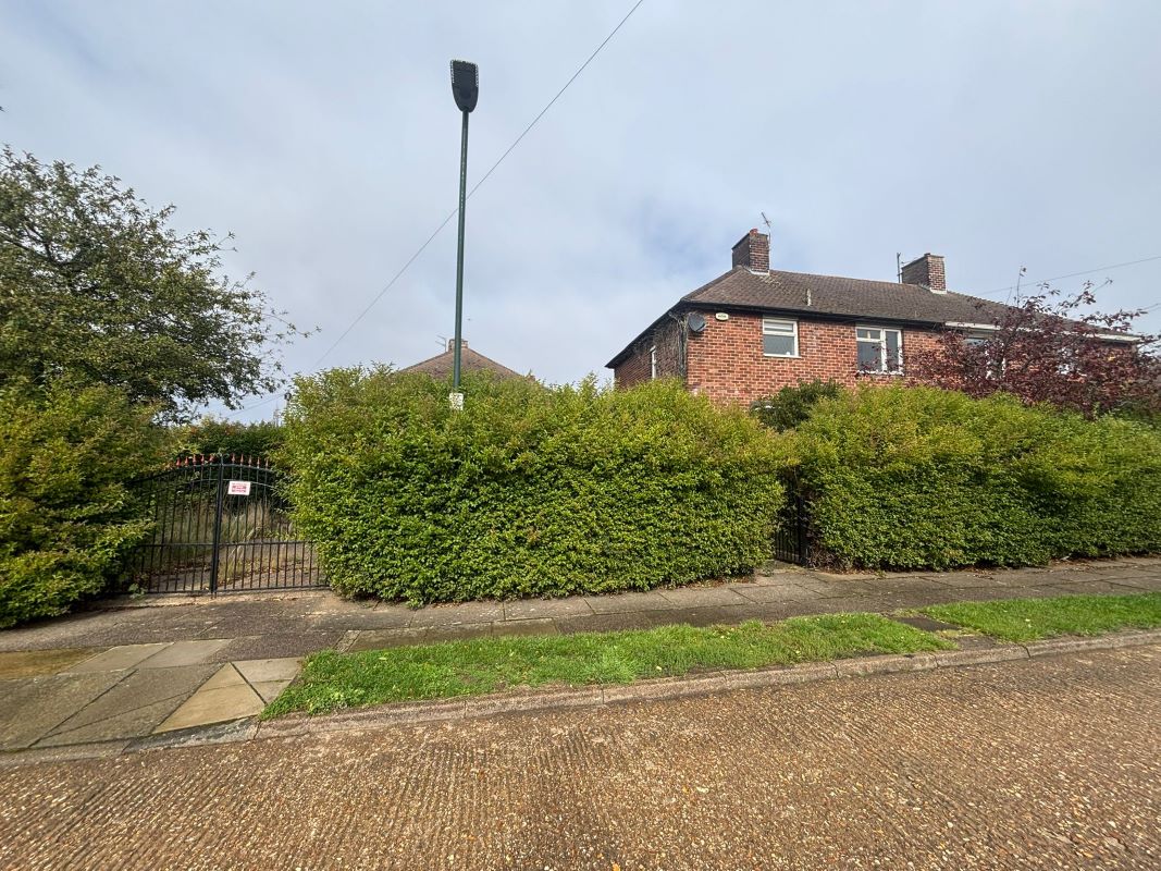 Property for Auction in Lincolnshire - 1 Bempton Grove, Grimsby, South Humberside, DN32 9TQ