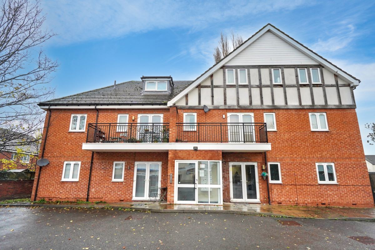 Property for Auction in Nottinghamshire & Derby - 10 Catherine Court Moor Street, Burton-On-Trent, Staffordshire, DE14 3TJ