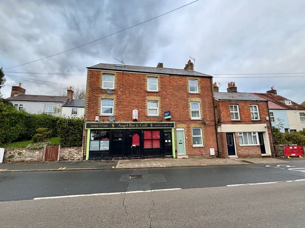Property for Auction in Sussex & Hampshire - 44B Carisbrooke High Street, Newport, Isle Of Wight, PO30 1NR