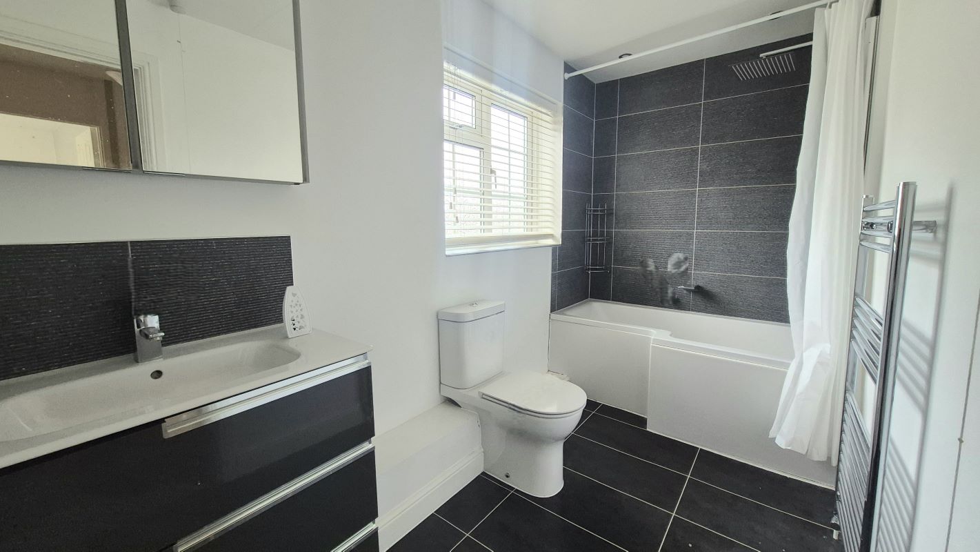 2A Vicarage Road Bletchley, Milton Keynes, Buckinghamshire, MK2 2EZ