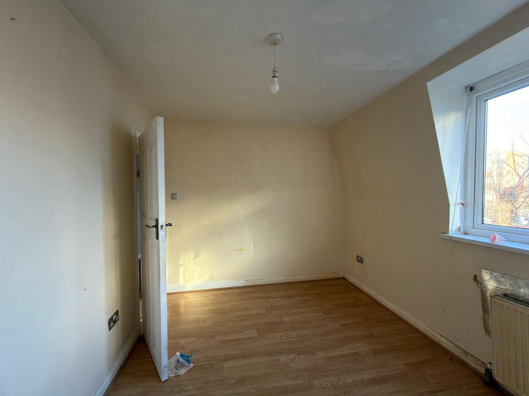 Flat 18 Western Court, Chandlers Way, Romford, Essex, RM1 3JR