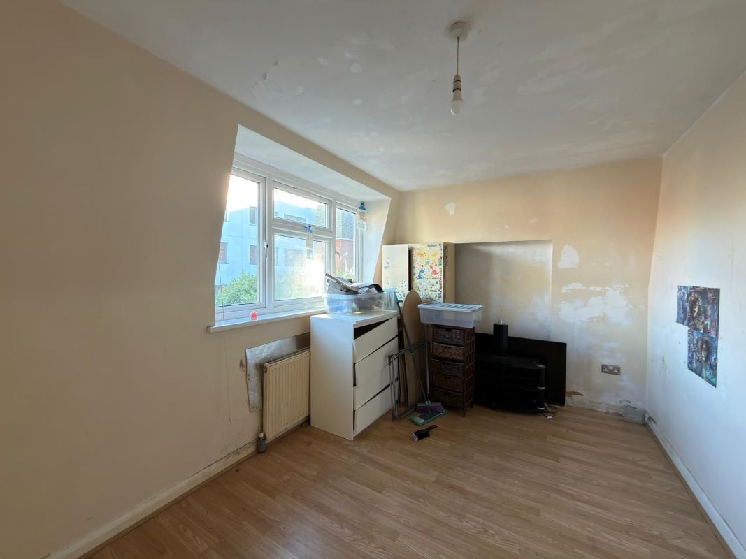 Flat 18 Western Court, Chandlers Way, Romford, Essex, RM1 3JR