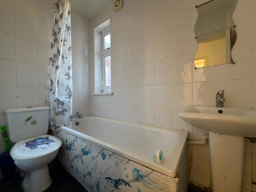 Flat 18 Western Court, Chandlers Way, Romford, Essex, RM1 3JR