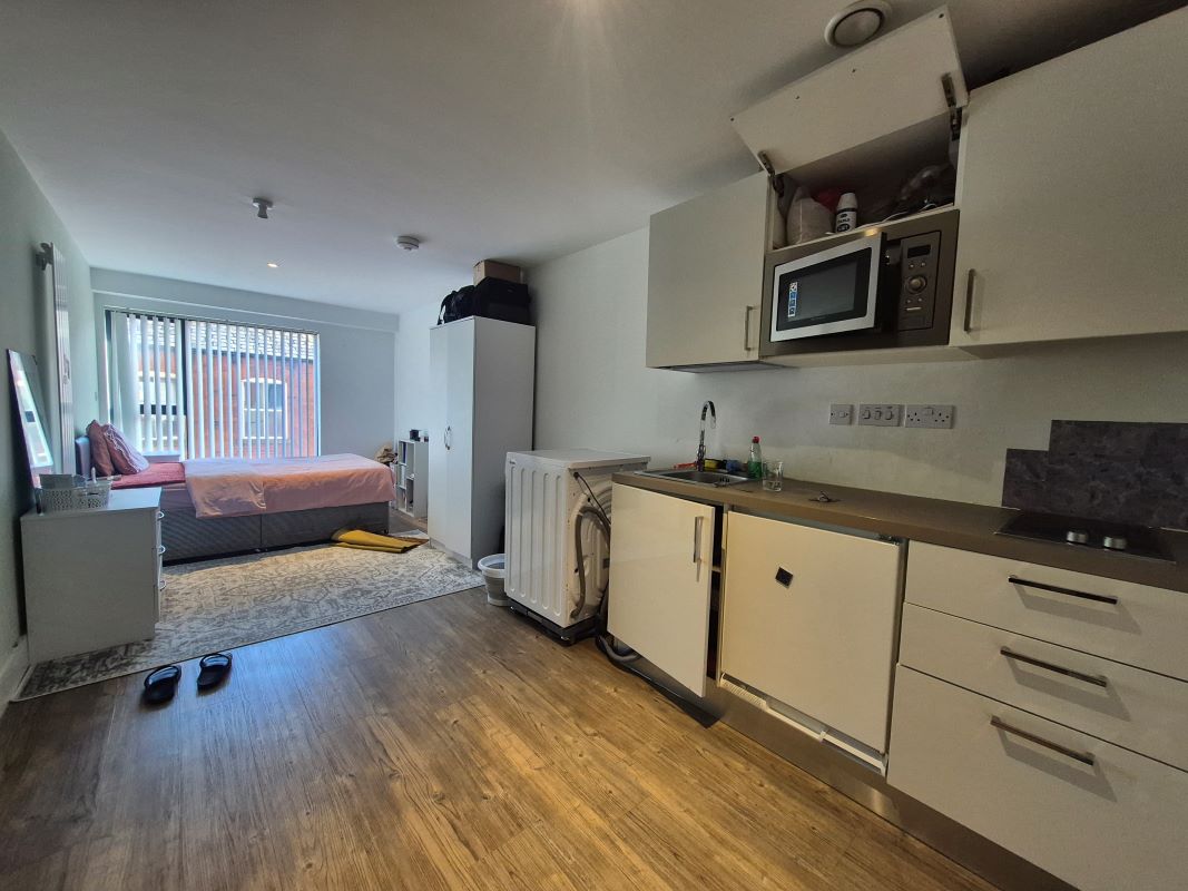 Apartment 204 Cardinal Court, Scholes Street, Oldham, Lancashire, OL1 3FU