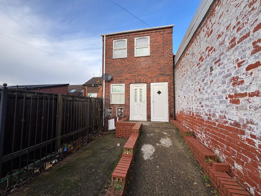 Property for Auction in Lincolnshire - 20A & 20B Detuyll Street, Scunthorpe, South Humberside, DN15 7LS