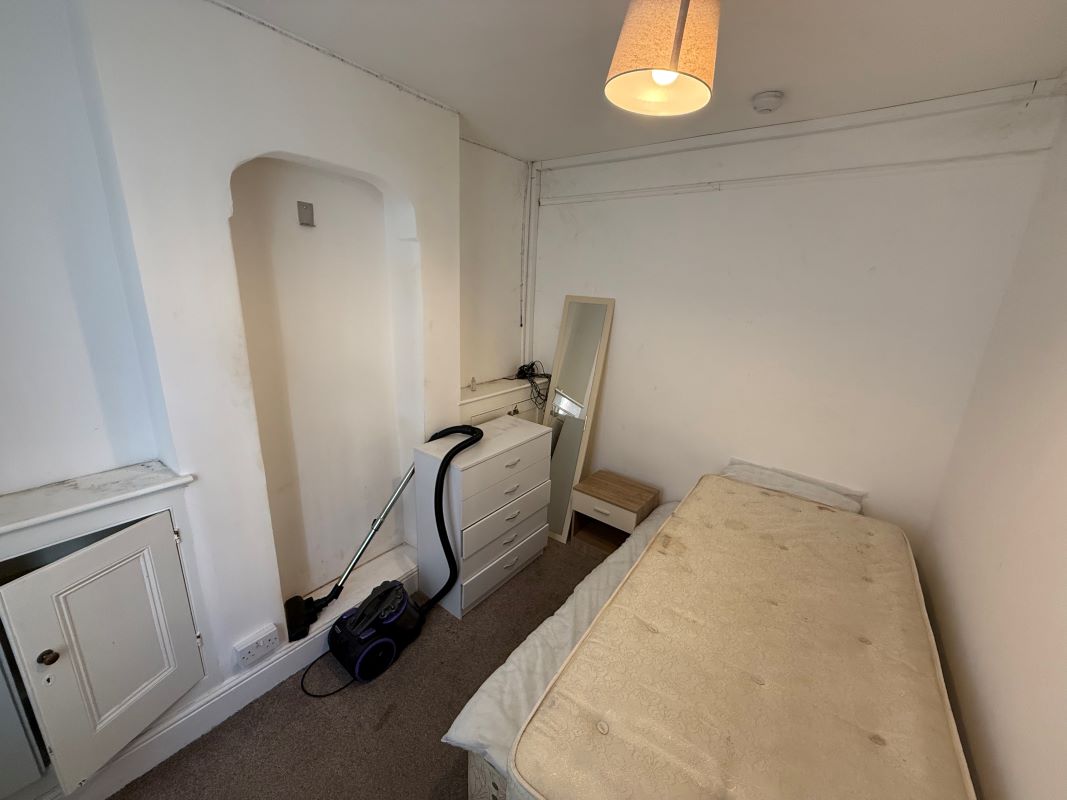 32 Corby Road, Nottingham, Nottinghamshire, NG3 5HF