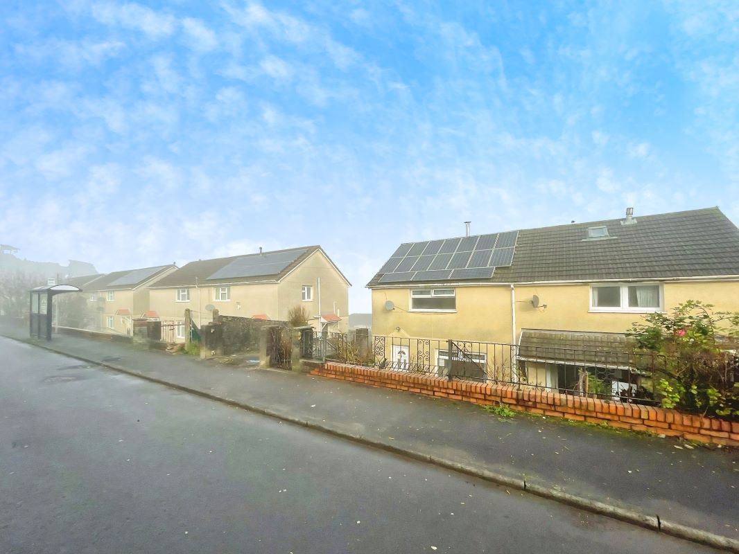 172 Garth Avenue, Glyncoch, Pontypridd, CF37 3AD