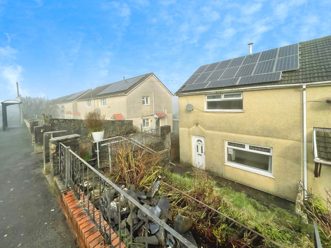 172 Garth Avenue, Glyncoch, Pontypridd, CF37 3AD
