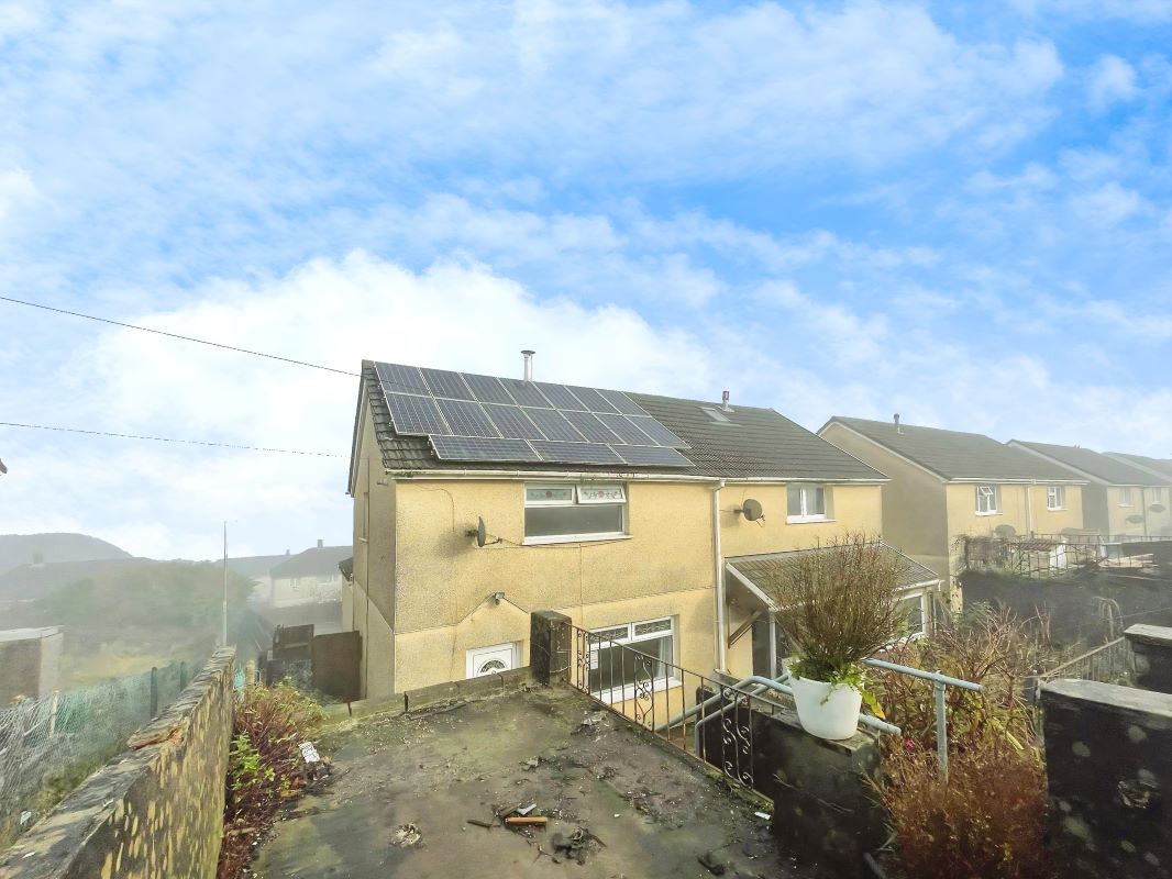 Property for Auction in Wales - 172 Garth Avenue, Glyncoch, Pontypridd, CF37 3AD