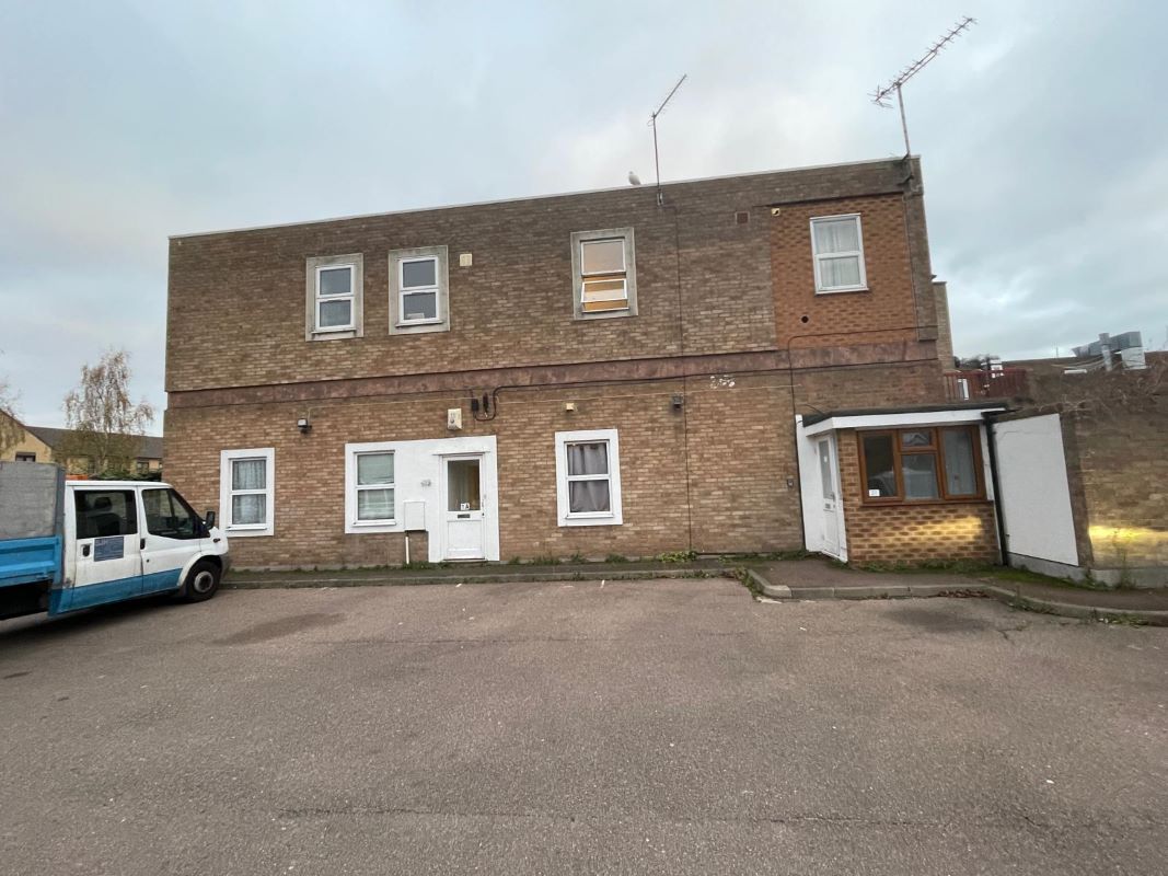 Property for Auction in Essex - Flat 9 21 The Renown, Southend-On-Sea, Essex, SS3 9UU