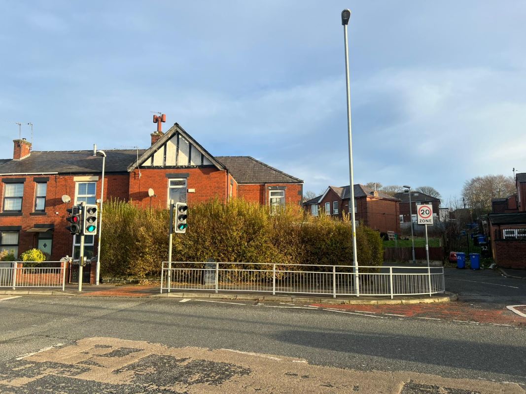 Property for Auction in Manchester - 52 Roch Valley Way, Rochdale, Lancashire, OL11 4QQ