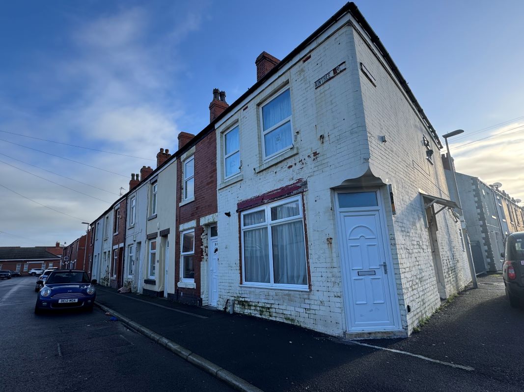 A Vacant Two Bedroom End of Terrace House