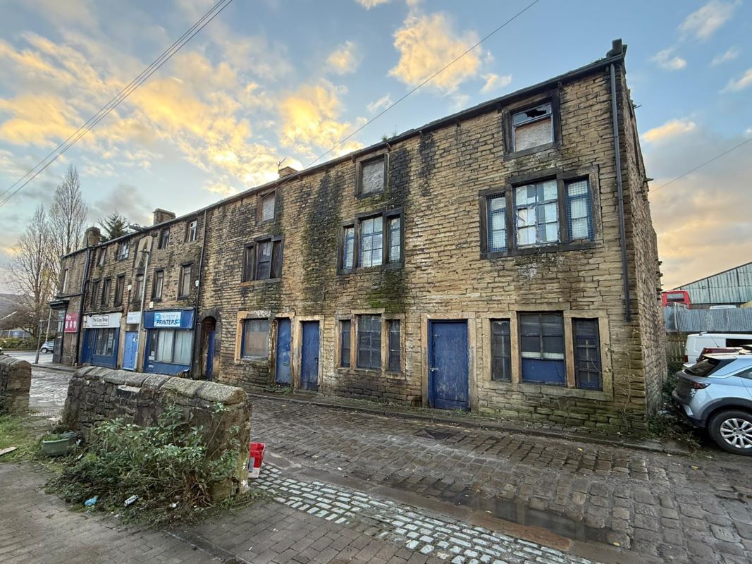 Property for Auction in London - 9 Chapel Lane, Oakworth, Keighley, West Yorkshire, BD22 7HY