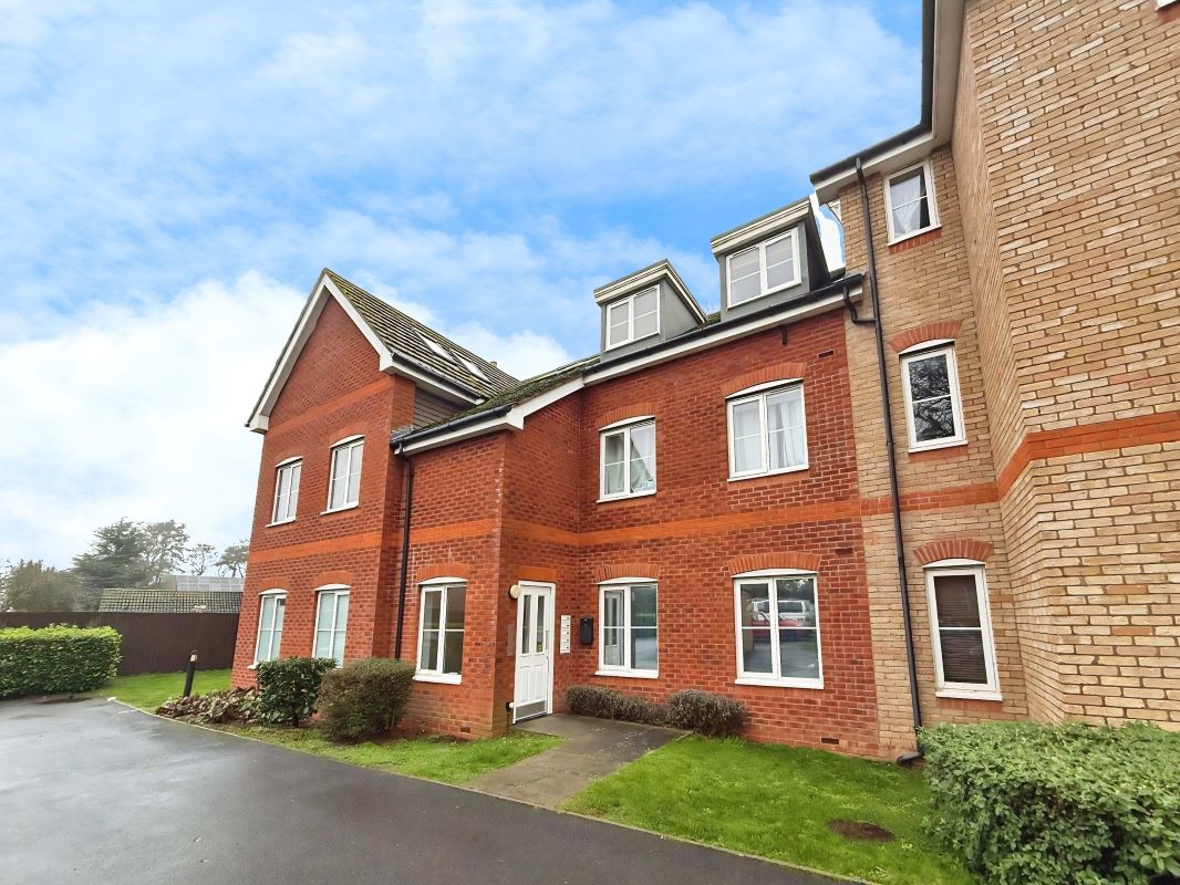 Property for Auction in Coventry & Warwickshire - 42 Daneholme Close, Daventry, Northamptonshire, NN11 0PN