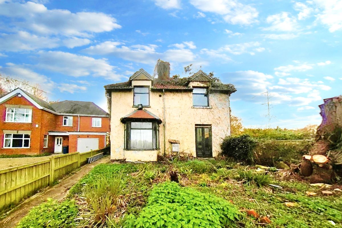 Property for Auction in Lincolnshire - Victory Cottage Sandhurst Lane, Gloucester, Gloucestershire, GL2 9AQ