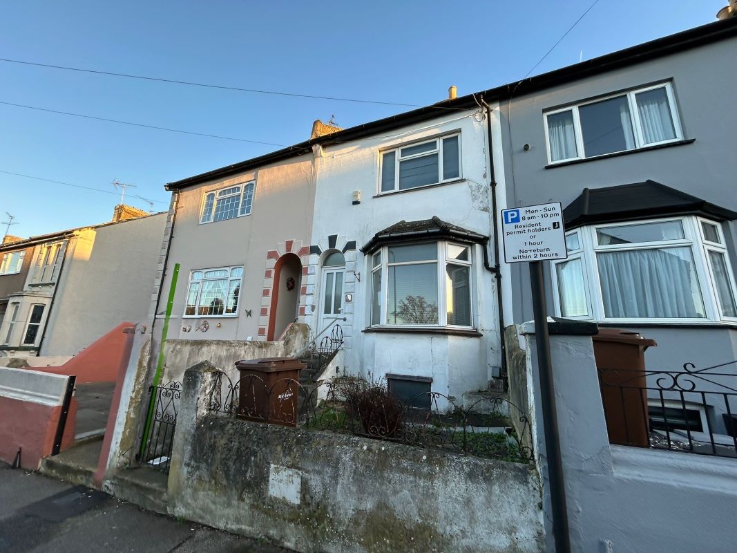 Property for Auction in Kent - 55 Gillingham Road, Gillingham, Kent, ME7 4RZ
