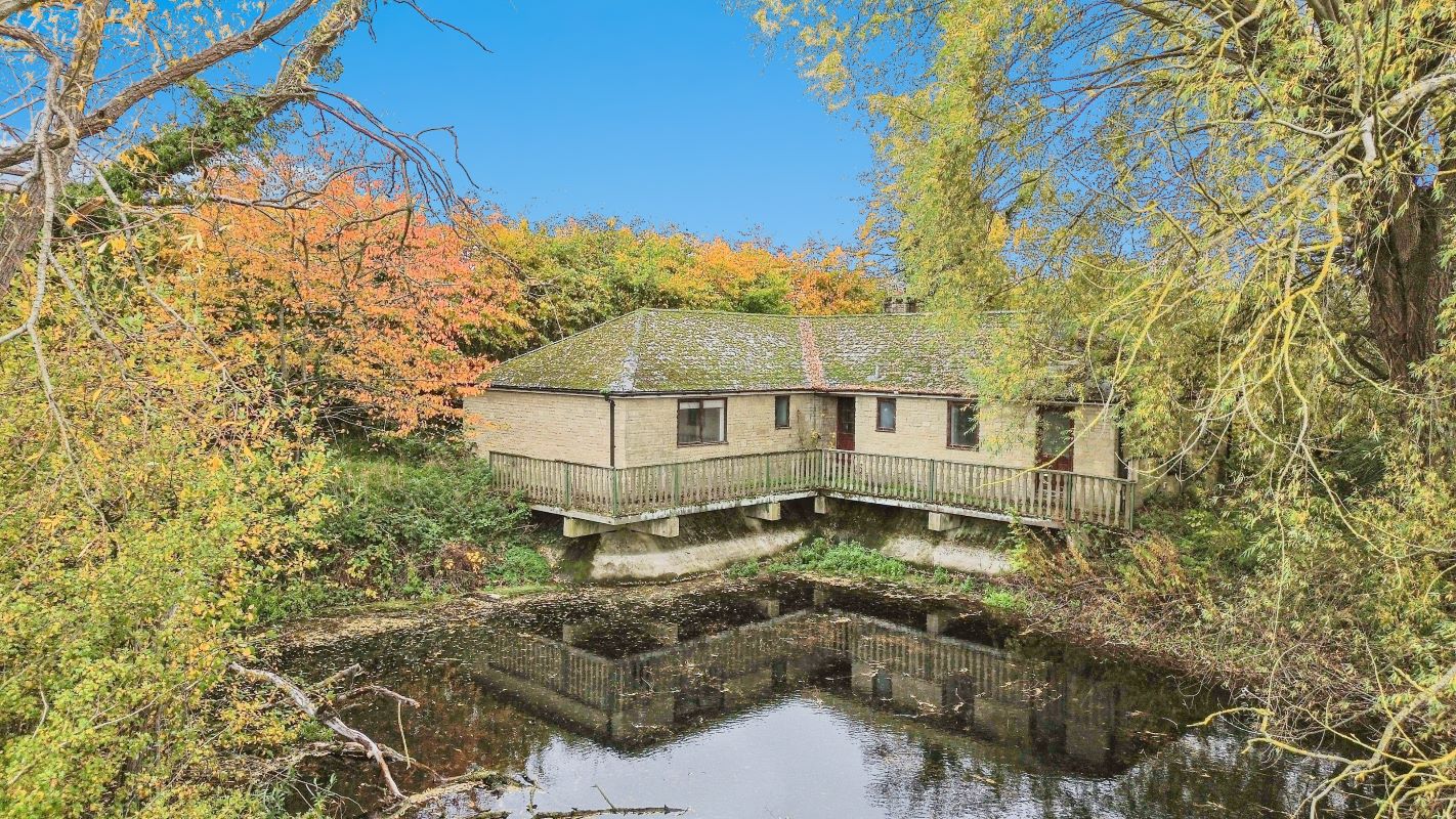 Property for Auction in South West - Two Lakes Bungalow Oak Way, Cirencester, Gloucestershire, GL7 5XX