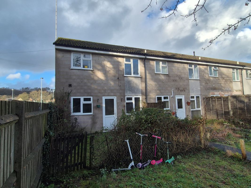 Property for Auction in Sussex & Hampshire - Flat 1 Gurdons, Chawton Park Road, Alton, Hampshire, GU34 1RF