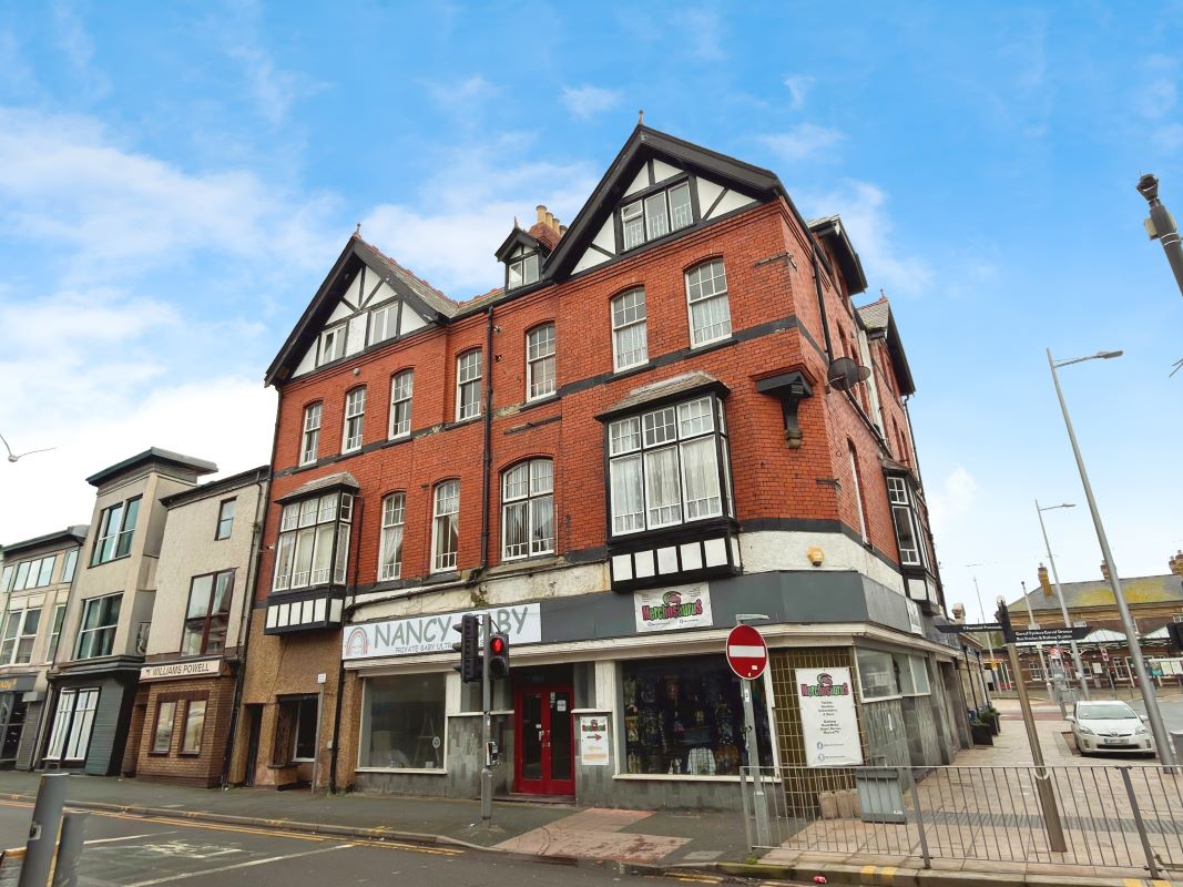Property for Auction in Wales - Flat 6 Kinmel Court, Rhyl, Clwyd, LL18 1AL