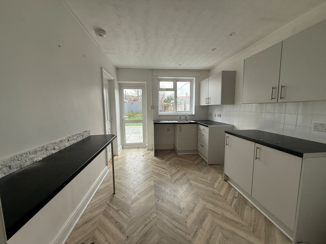 61 Sea Front Estate, Hayling Island, Hampshire, PO11 9JL