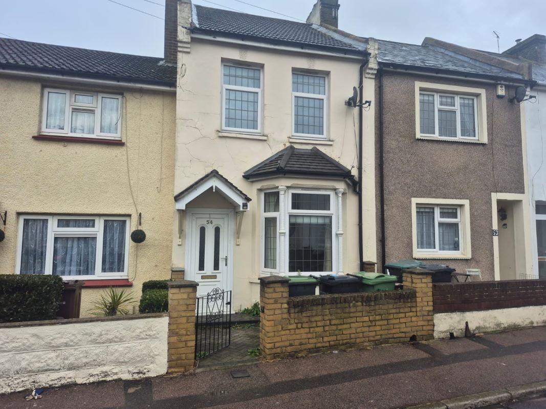 Property for Auction in Kent - 54 Nelson Road Northfleet, Gravesend, Kent, DA11 7EF