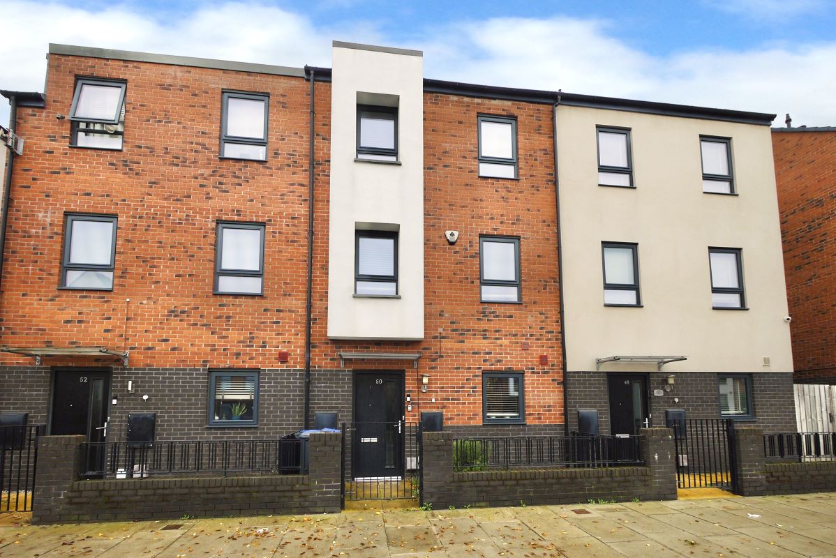 Property for Auction in South Yorkshire - 50 Woodfield Way Balby, Doncaster, South Yorkshire, DN4 8FE