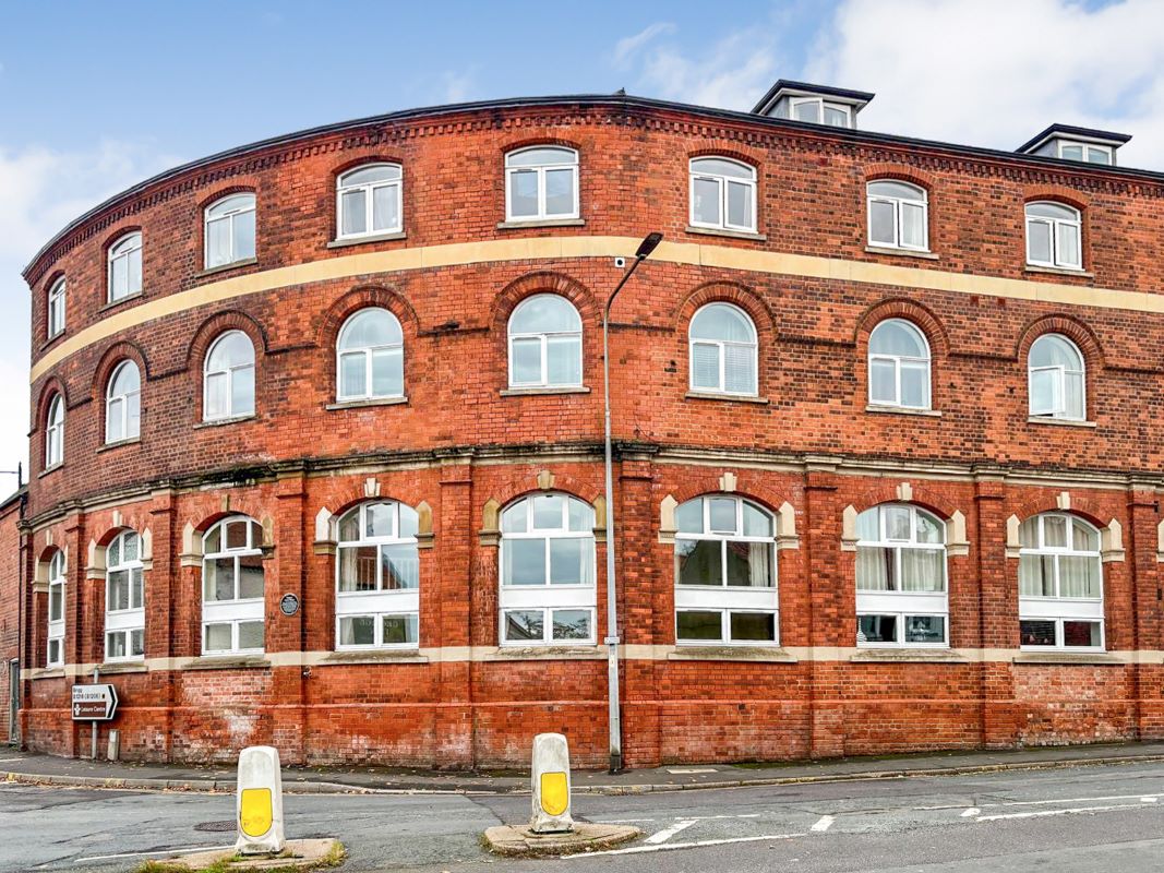 Property for Auction in Lincolnshire - 6 Copperfield House Brigg Road, Barton-Upon-Humber, South Humberside, DN18 5DJ