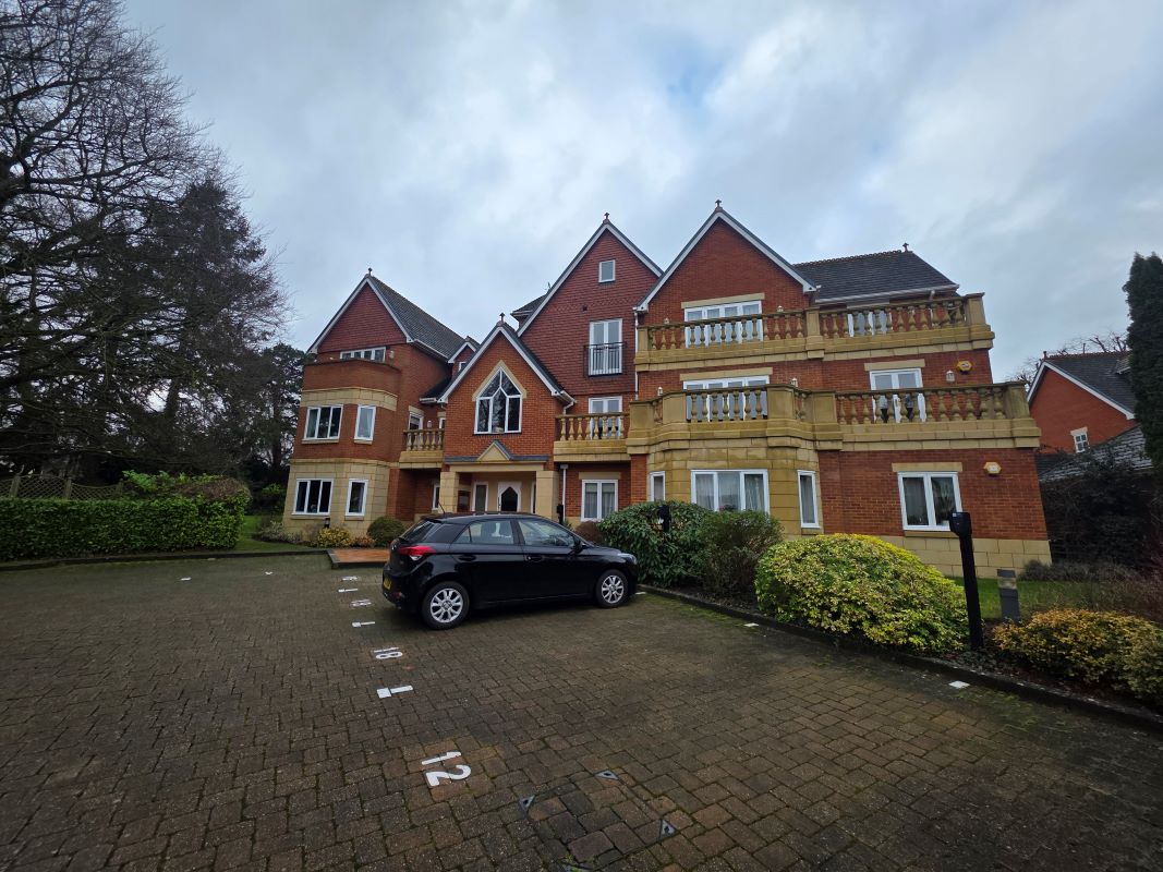 Property for Auction in South West - 18 Dellwood Park Caversham, Reading, Berkshire, RG4 7NX
