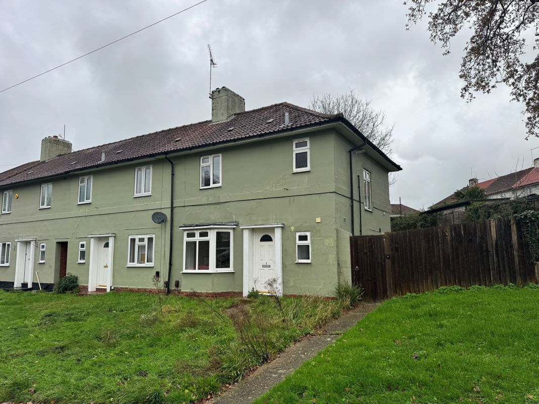 Property for Auction in Sussex & Hampshire - 1 Brookside Way, Southampton, Hampshire, SO18 2LQ