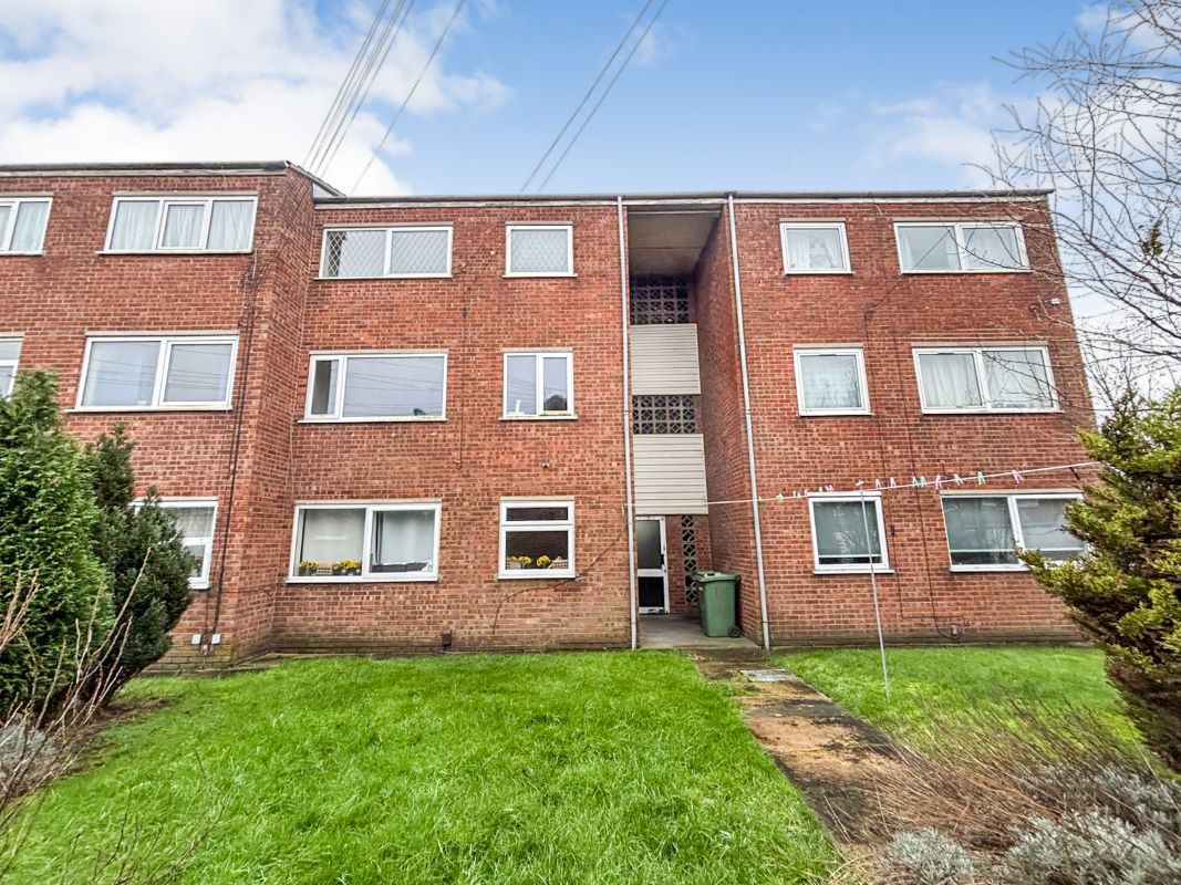 Property for Auction in Lincolnshire - Flat 3 3 Thorgam Court, Grimsby, South Humberside, DN31 2EU