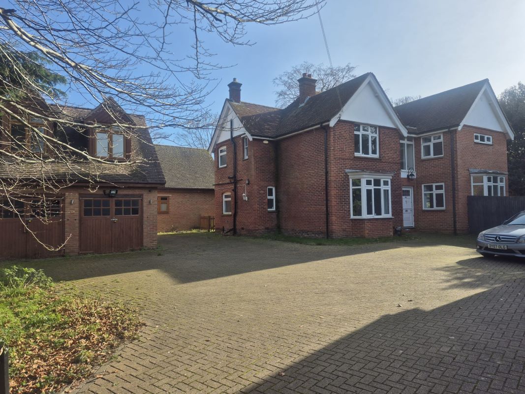 Property for Auction in Kent - 46 Castle Way Leybourne, West Malling, Kent, ME19 5HG