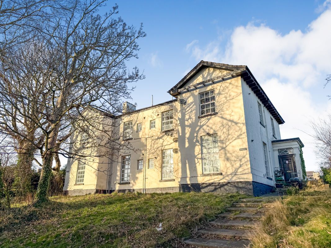 Property for Auction in Cheshire, Staffordshire & Shropshire - Flat 2 Summerhill, Birkenhead, Merseyside, CH42 1PP