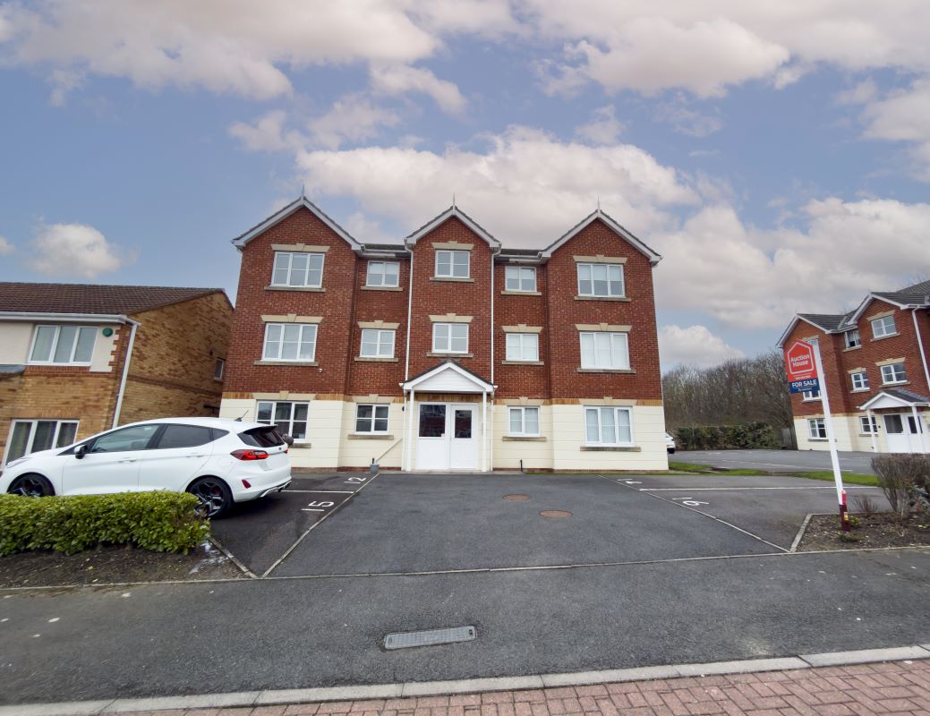 Property for Auction in North East - 17 Glamis Court Woodstone Village, Houghton le Spring, Tyne And Wear, DH4 6TR