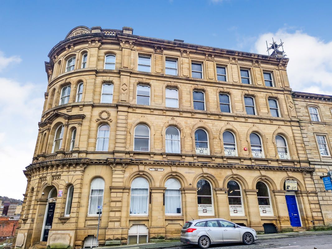 Property for Auction in South Yorkshire - Flt 5 Howgate House, Dewsbury, West Yorkshire, WF13 1HF