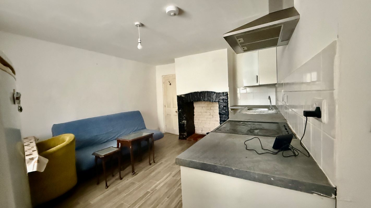 31/31A Church Street, Tiverton, Devon, EX16 5HX