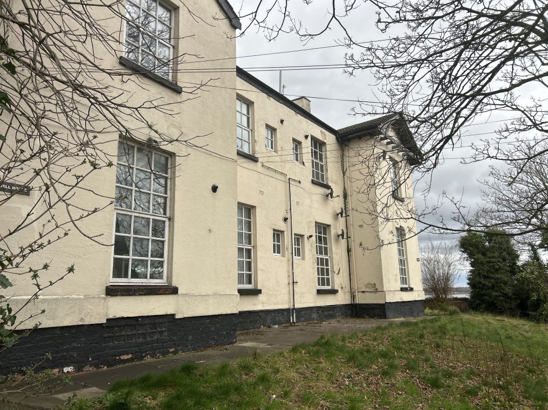 Property for Auction in Cheshire, Staffordshire & Shropshire - Flat 1 Dell House, Birkenhead, Merseyside, CH42 1PW