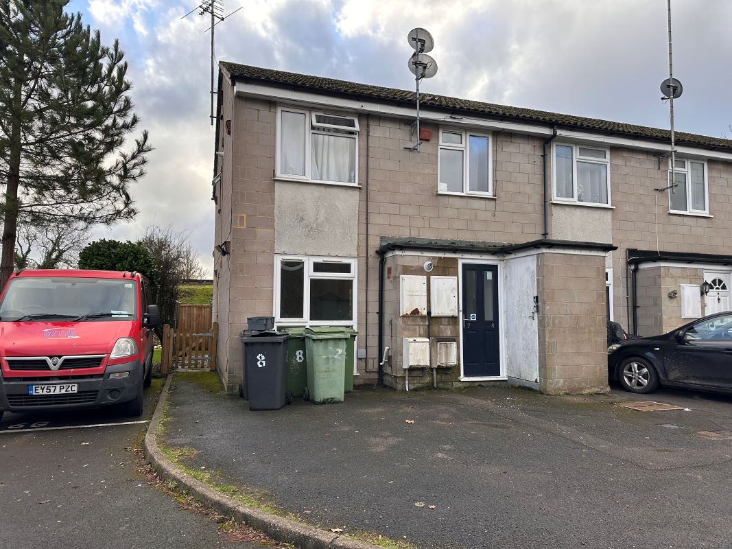 Property for Auction in Sussex & Hampshire - Flat 7 Gurdons, Chawton Park Road, Alton, Hampshire, GU34 1RF