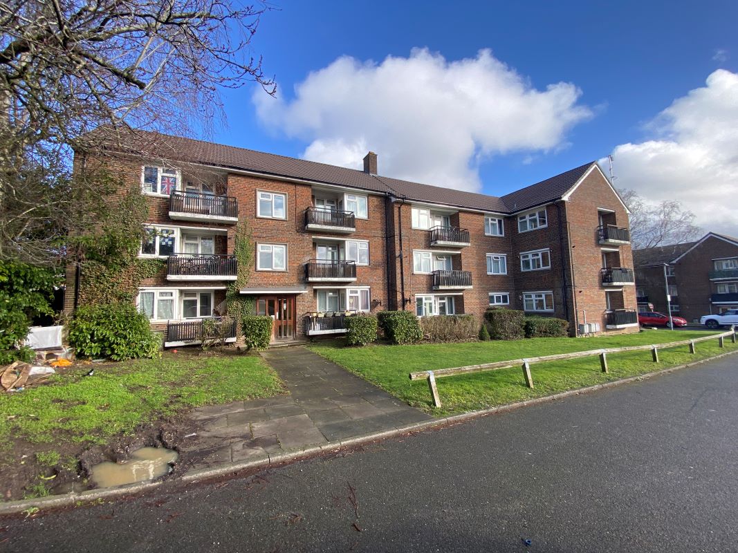 Flat 4 Hawkswood House, Bracknell, Berkshire, RG42 1RY