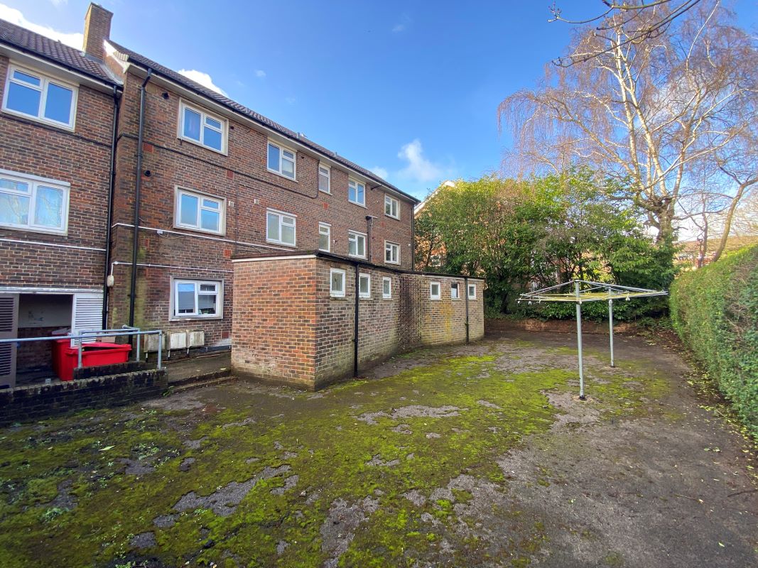 Flat 4 Hawkswood House, Bracknell, Berkshire, RG42 1RY