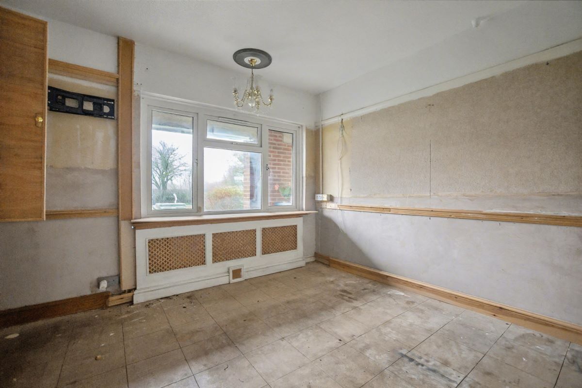 60 Main Road, Queenborough, Kent, ME11 5DL