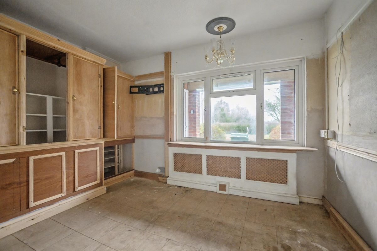 60 Main Road, Queenborough, Kent, ME11 5DL