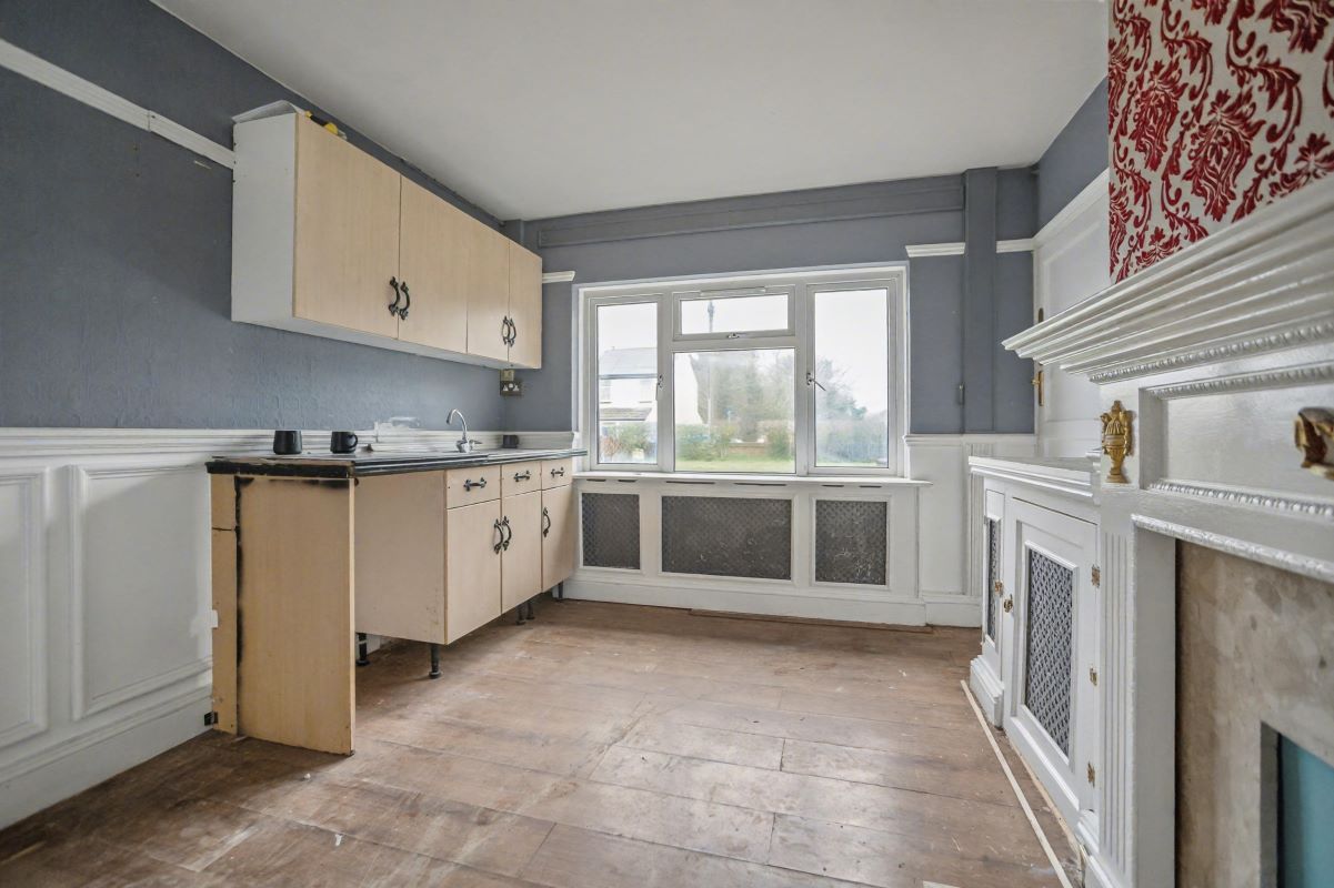 60 Main Road, Queenborough, Kent, ME11 5DL